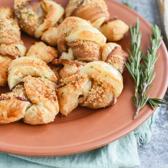 Garlic Parmesan Bacon Knots