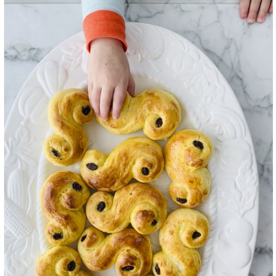 SAFFRON ROLLS (Swedish Sweet Buns)