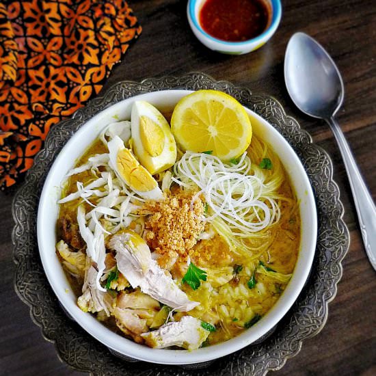 INDONESIAN CHICKEN YELLOW SOUP. Sur