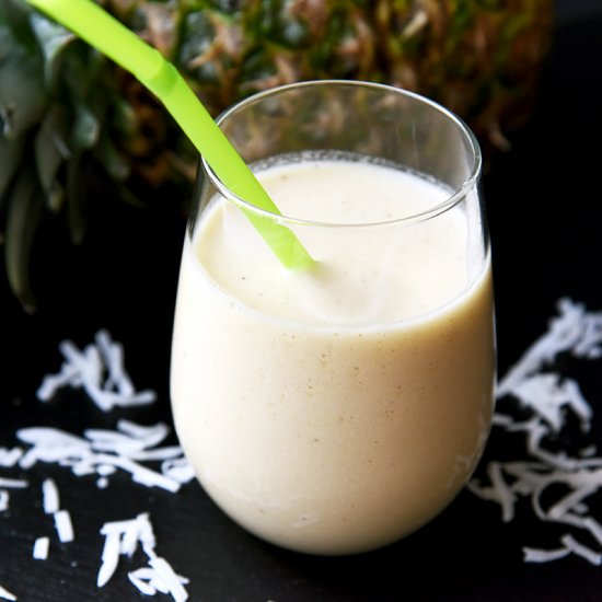 HEALTHY PINA COLADA SMOOTHIE