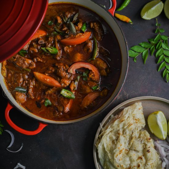 Varutharacha chicken curry