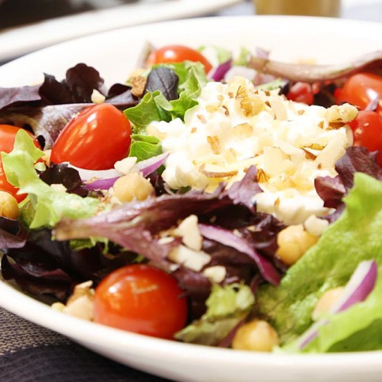 Mixed Greens Chickpea Salad