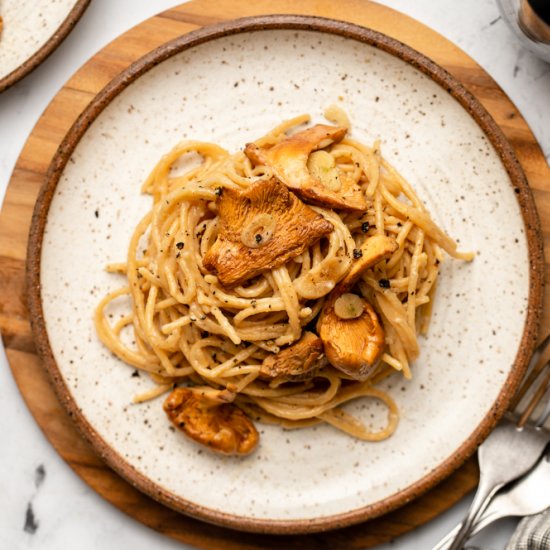 Vegan Cacio e Pepe with Mushrooms