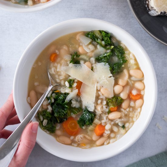 White Bean, Barley & Kale Soup