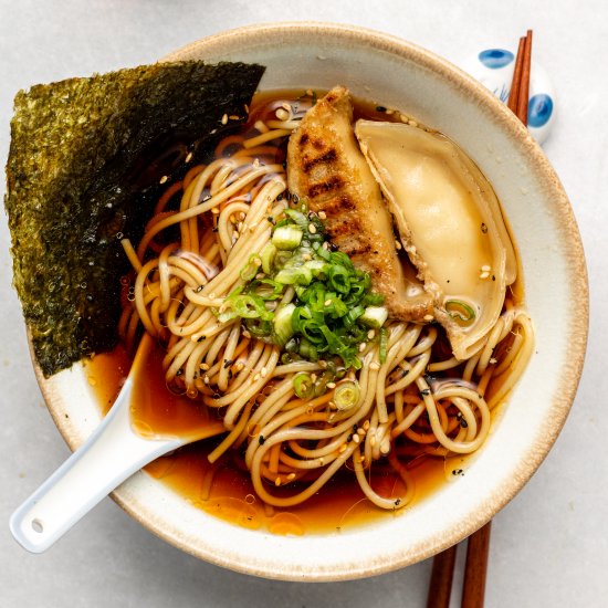 5 minute shoyu ramen (vegan)