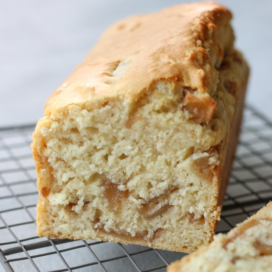 Vegan Apple Cinnamon Cake