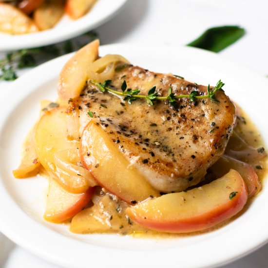 One Pan Pork Chops with Apples