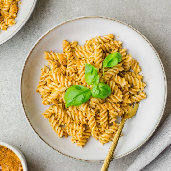 Sun-dried tomato pesto pasta