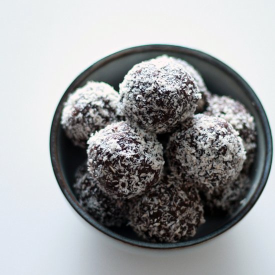 Easy Vegan Chocolate Balls