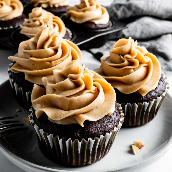 chocolate peanut butter cupcakes