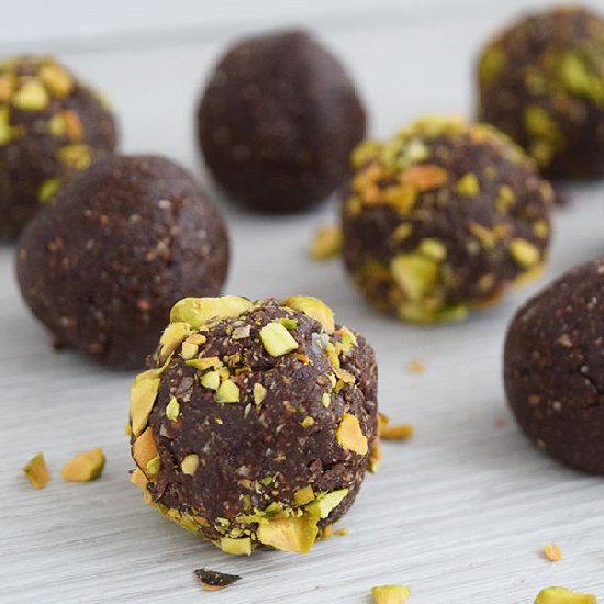 Vegan Chocolate Almond Energy Balls