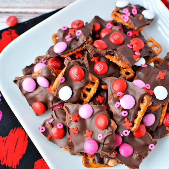 CHOCOLATE CARAMEL PRETZEL BARK