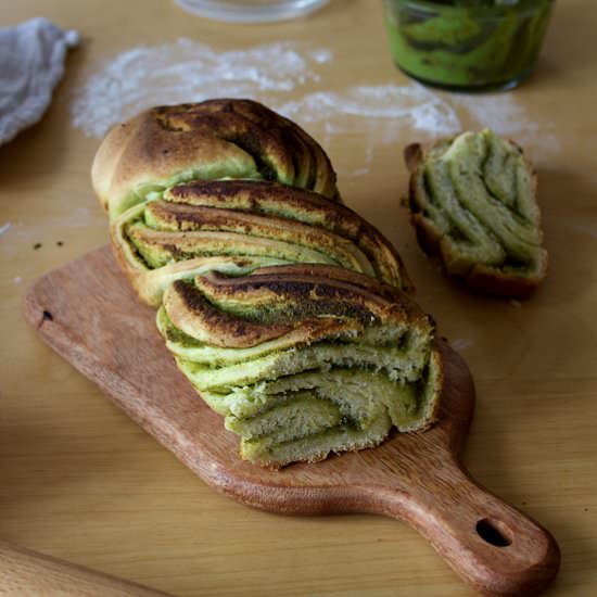 Pesto babka