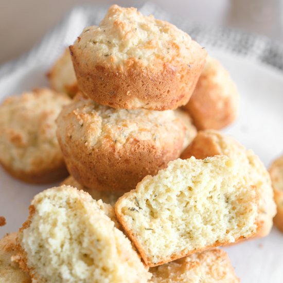 Low Carb Cheesy Garlic Biscuits