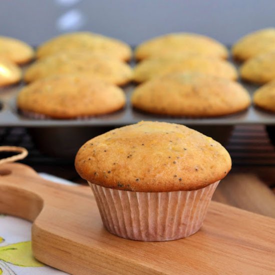 Lemon poppy muffin