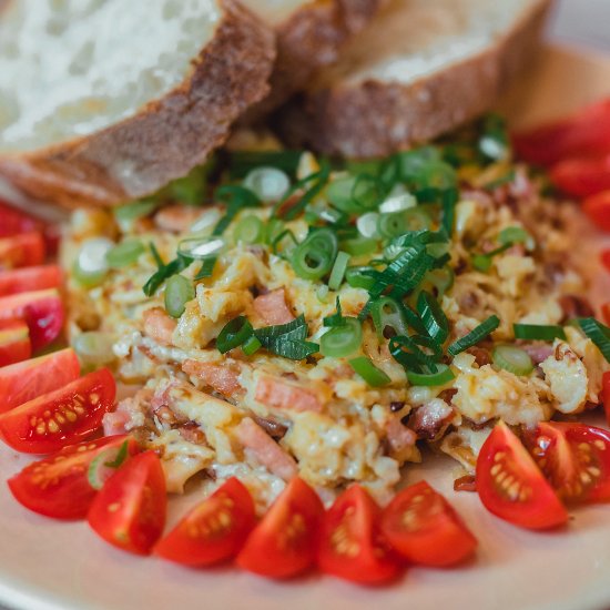 Scrambled eggs with bacon and onion