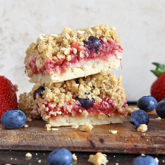 Strawberry Rhubarb Crumble Slice