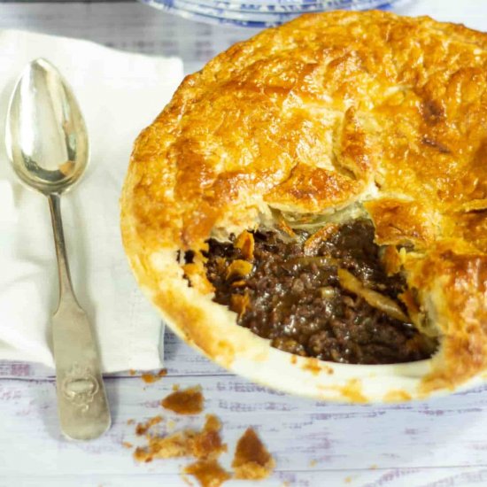 Easy Minced Beef and Onion Pie