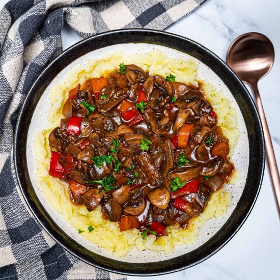 Easy Vegan Mushroom Bourguignon