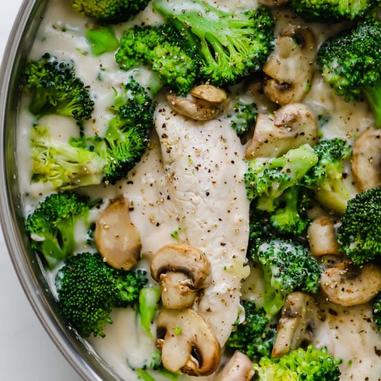 CREAMY GARLIC MUSHROOM CHICKEN