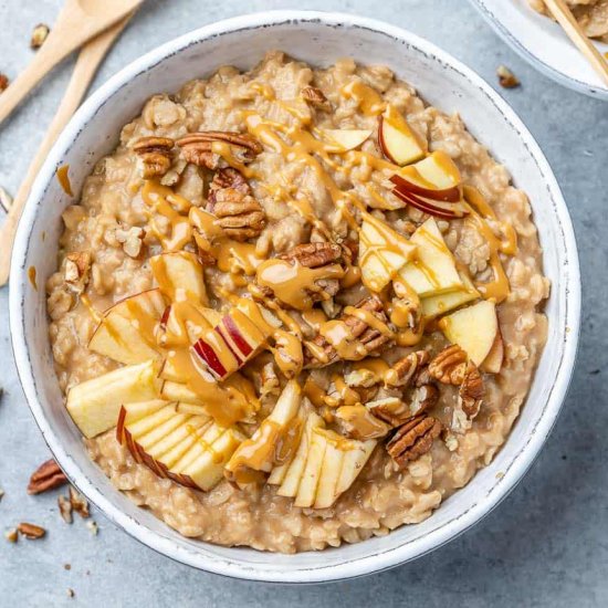 PEANUT BUTTER OATMEAL BREAKFAST BOW