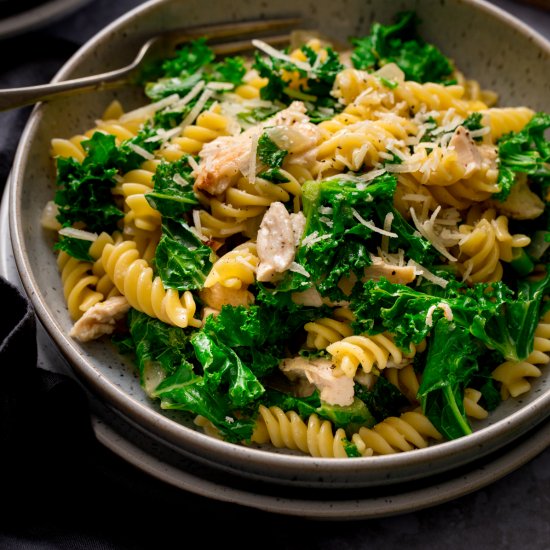 One Pot Garlic Chicken Pasta