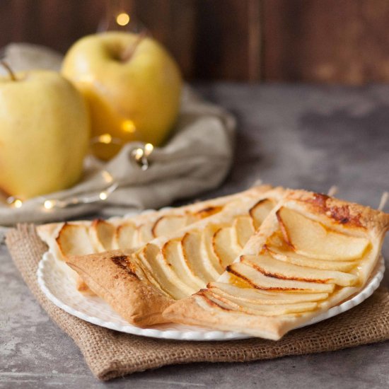 Pastry with apples