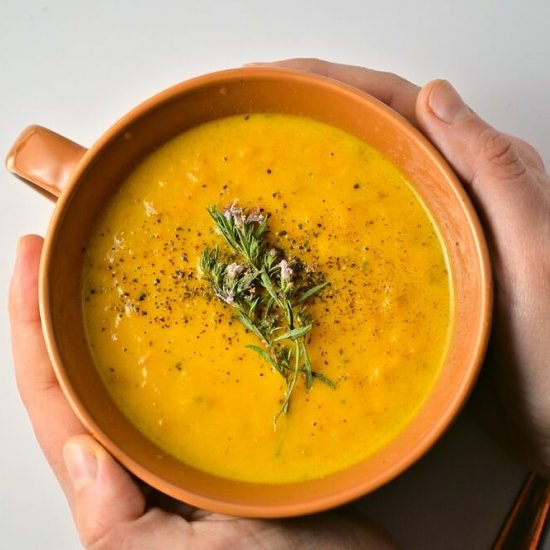 Creamy Roasted Carrot Soup [vegan]