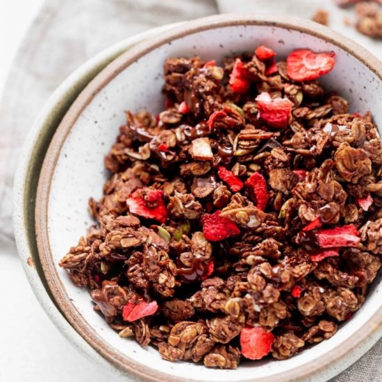 Chocolate Lovers Granola/Strawberry