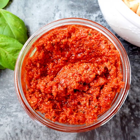 Vegan sun-dried tomato pesto