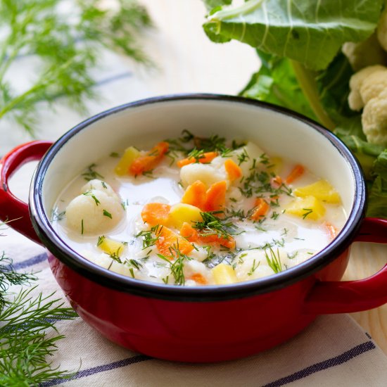 Cauliflower soup with dill