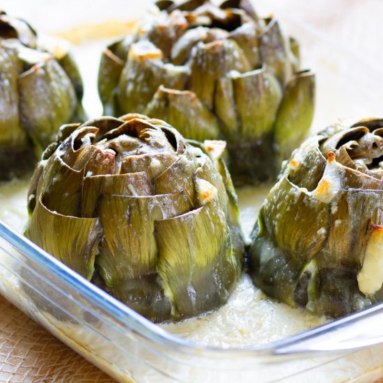 Artichokes in creamy cheese sauce