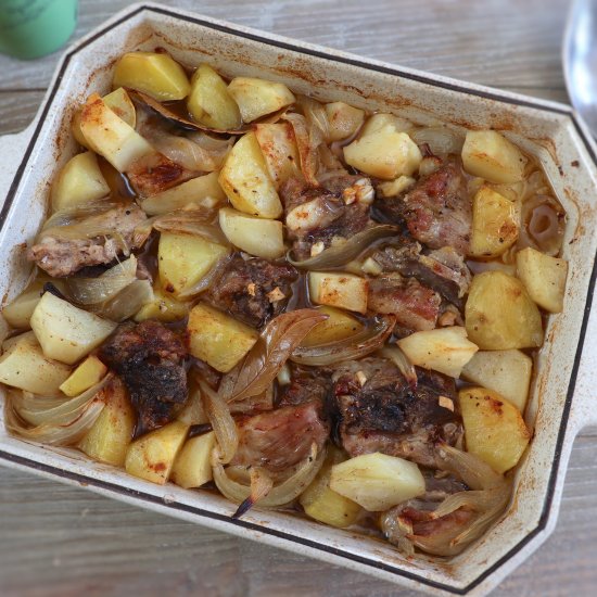 Baked pork ribs with potatoes