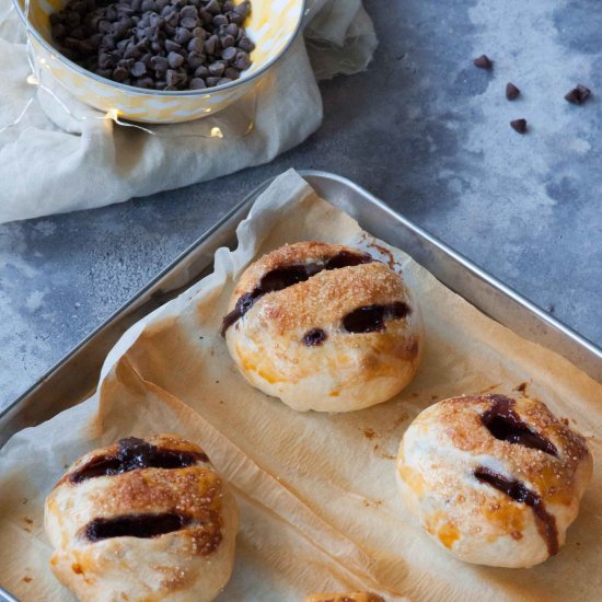 Mini cake with chocolate and pears