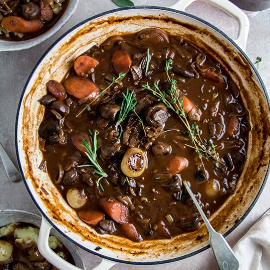 EASY VEGAN MUSHROOM & LEEK BOURGUIG