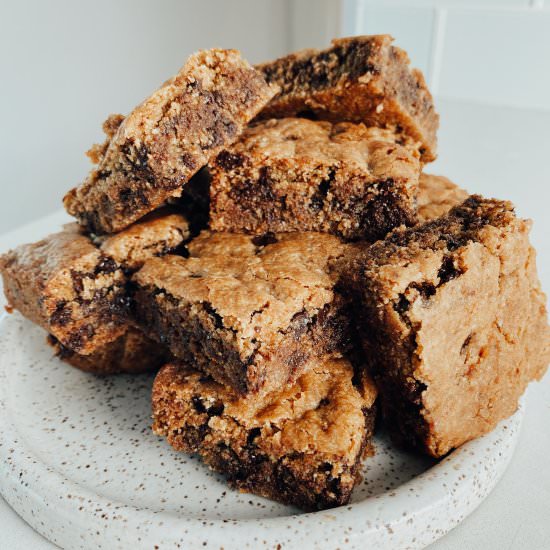 Paleo Chocolate Chip Cookie Bars