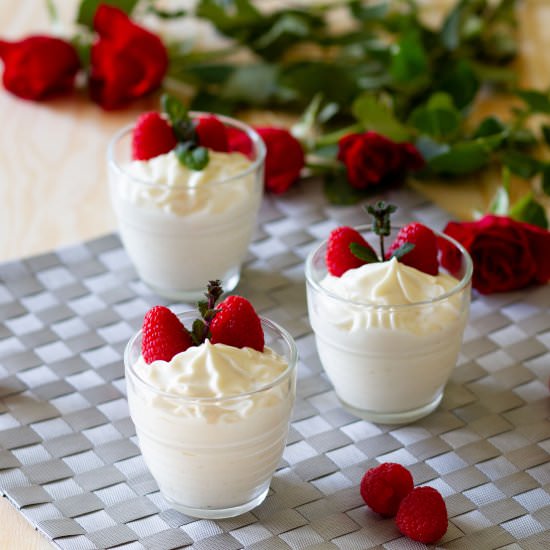 Quick white chocolate mousse