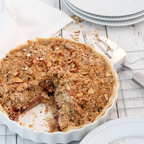 Pear & Blueberry Crumble Pie