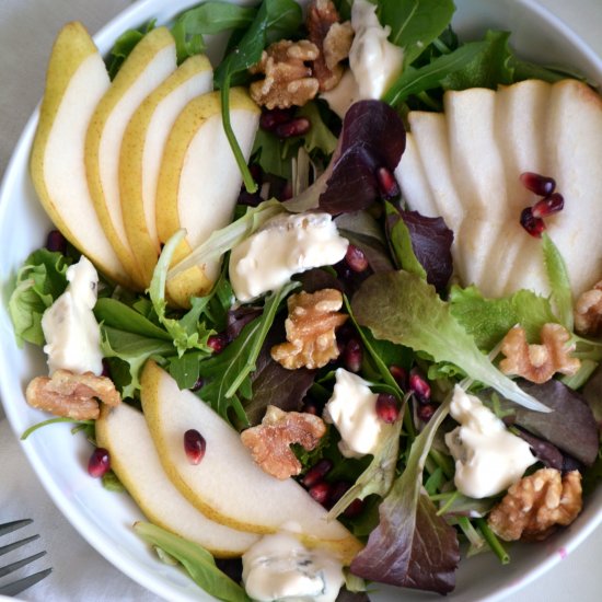 Winter salad with pears and walnuts