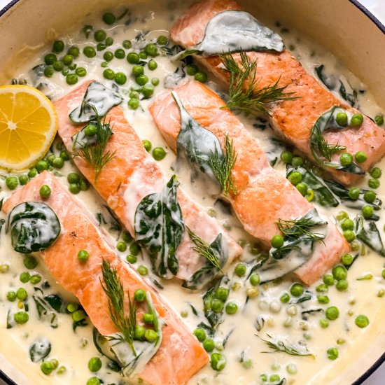 SALMON WITH SPINACH CREAM SAUCE