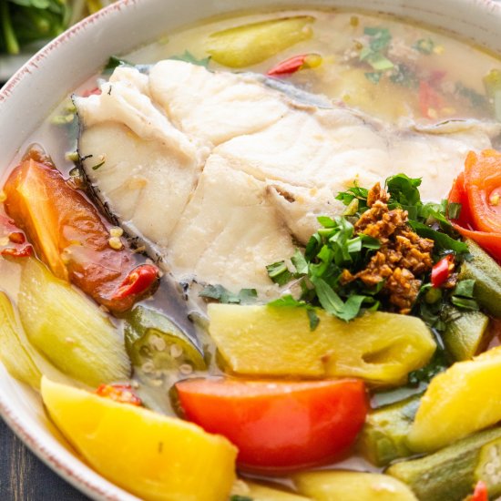 Vietnamese Sour Soup (Canh Chua)