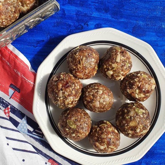 Dates and nuts ladoo