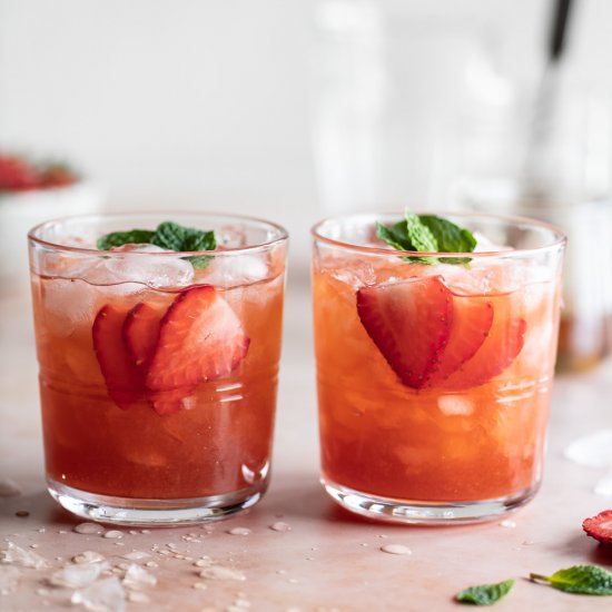 strawberry amaretto smash