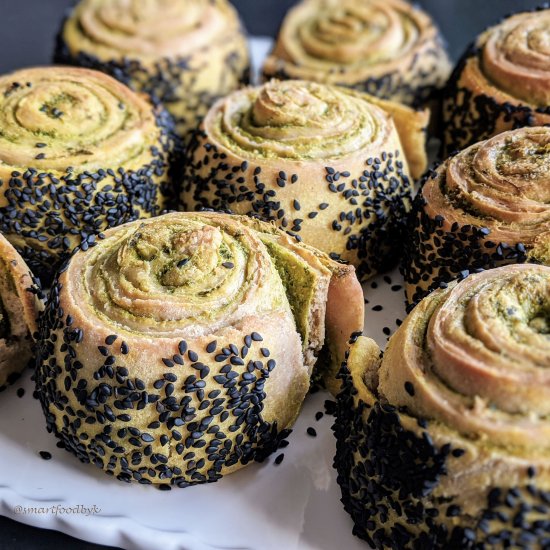 Soft Dough Kale Pesto Rolls