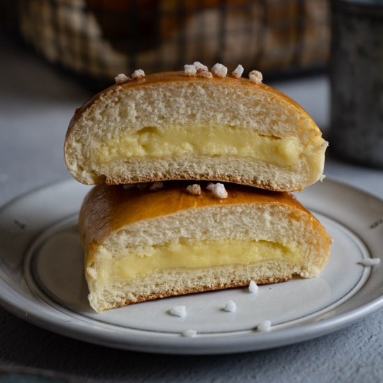 Baked Custard Bun (Cream Pan)