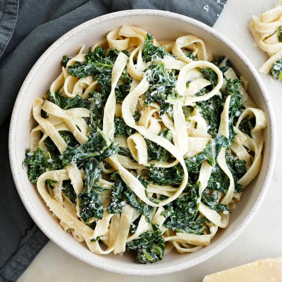 Lemon Garlic Creamy Kale Pasta