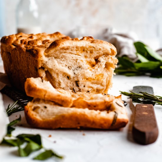 Easy Cheesy Garlic Pull Apart Bread