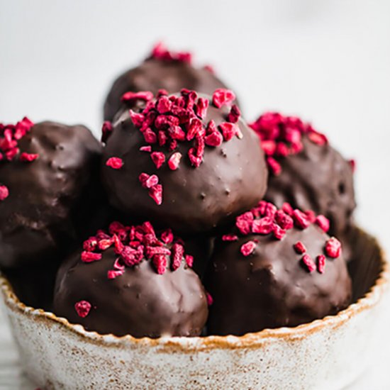 CHOCOLATE & DATE BALLS (VEGAN)