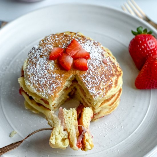 Healthy Strawberry Pancakes