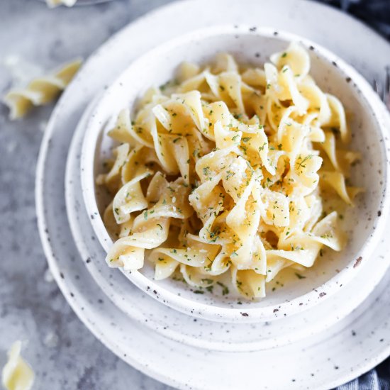 CHEESY GARLIC BUTTERED NOODLES